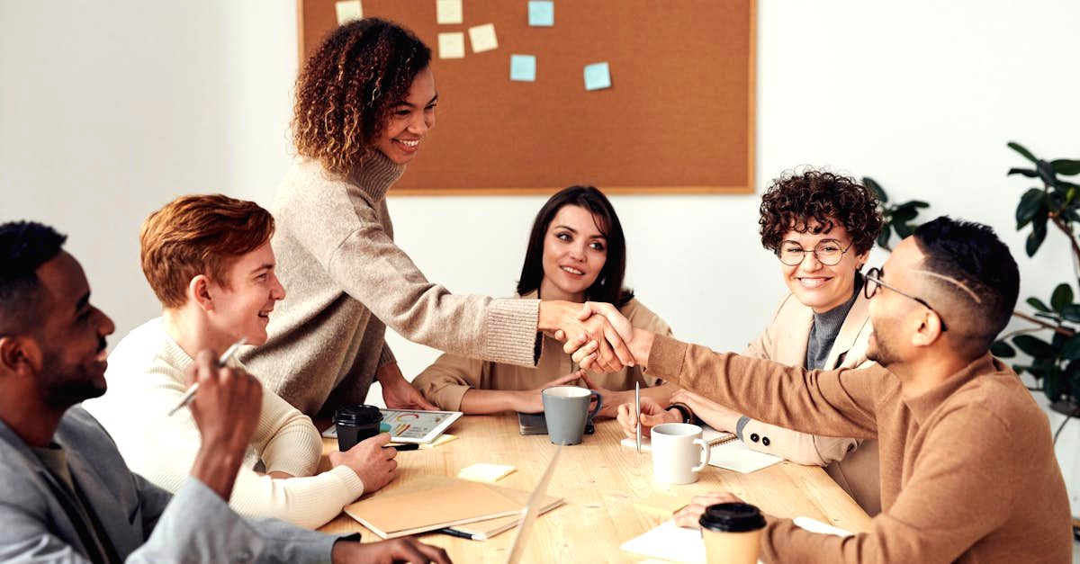 découvrez l'importance de la collaboration au sein des équipes, ses avantages pour l'innovation et la productivité, et comment instaurer un environnement propice à un travail d'équipe efficace.