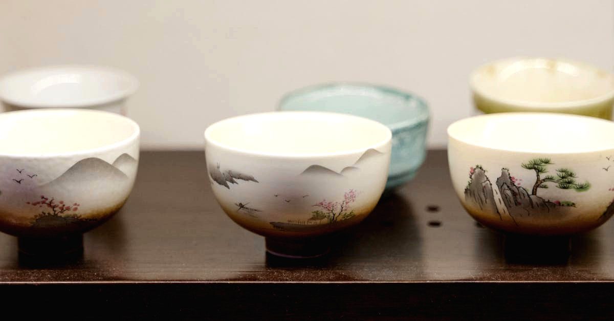découvrez l'artisanat japonais, un mélange de tradition et d'innovation, où chaque pièce est réalisée avec une précision minutieuse et une passion respectueuse des techniques ancestrales. explorez l'harmonie entre esthétisme et fonctionnalité, révélant l'âme du japon à travers ses créations uniques.
