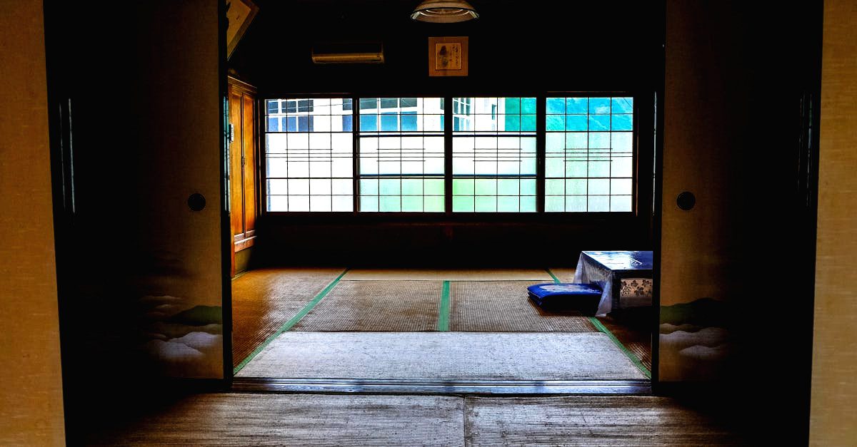 découvrez l'univers des tatamis, ces tapis traditionnels japonais, parfaits pour le confort et l'esthétique de votre intérieur. que ce soit pour une salle de yoga, une chambre ou un salon, nos tatamis en paille de riz apportent chaleur et style à votre espace.