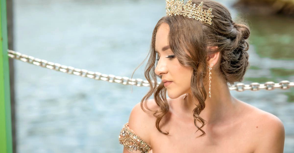 découvrez l'essence de la beauté intemporelle : un voyage à travers les âges où l'élégance et la grâce transcendent le temps, célébrant les traits durables qui fascinent et inspirent.