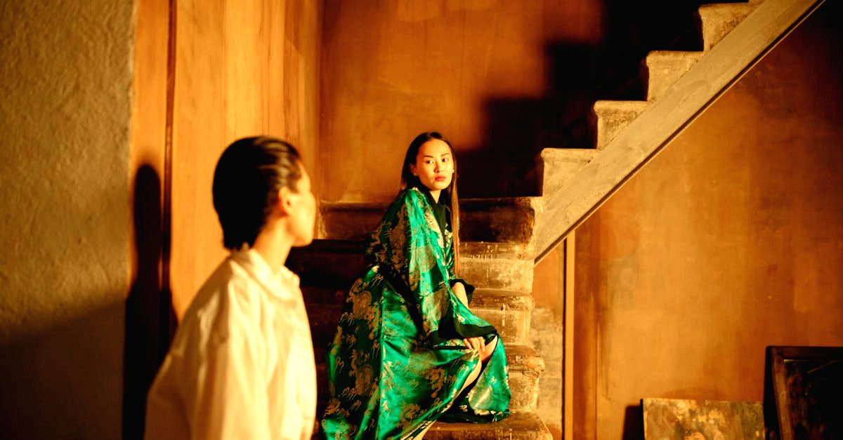 découvrez l'élégance intemporelle des kimonos vintage, alliant tradition et modernité. parfaits pour ajouter une touche unique à votre garde-robe, ces pièces rares vous plongeront dans l'artisanat japonais tout en vous offrant confort et style.