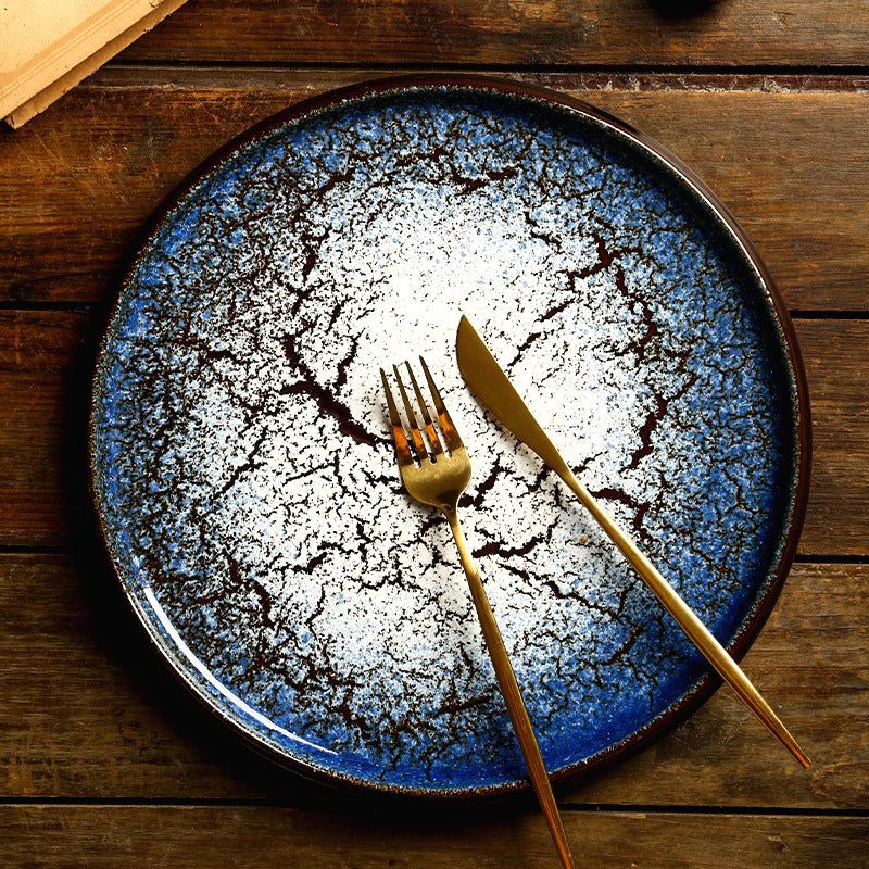 Assiette japonaise Hi to kōri bleu et blanc craquelé avec couteau et fourchette dorés