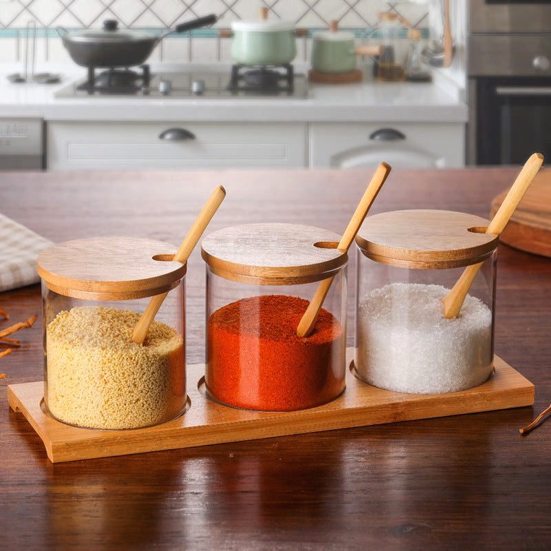 Set de trois bocaux Garasu en verre sur leur socle, dans une cuisine