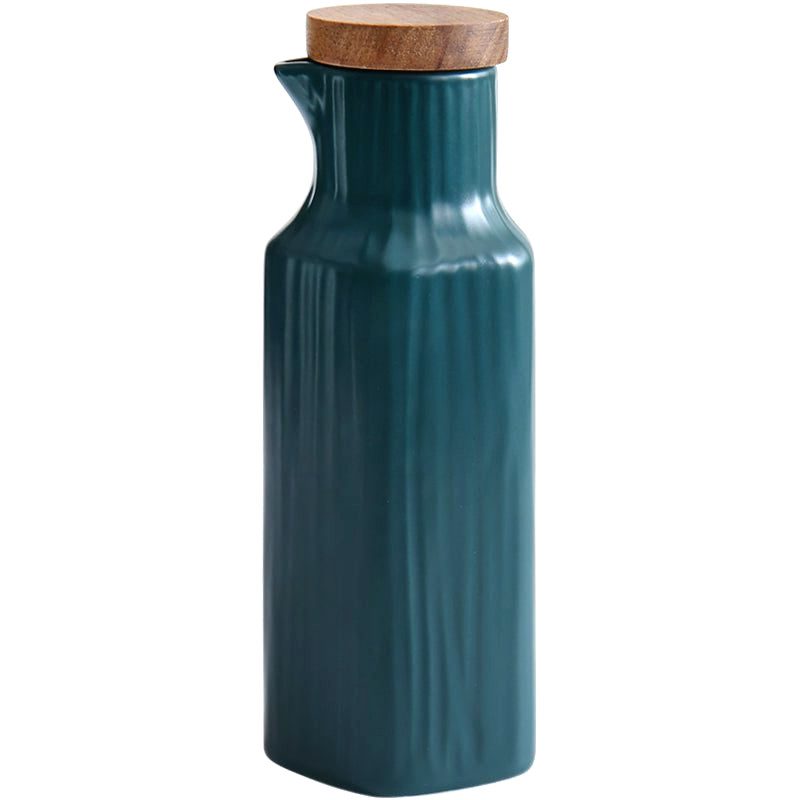 Bouteille Kanpaï verte sur fond blanc, détail du bec et du bouchon