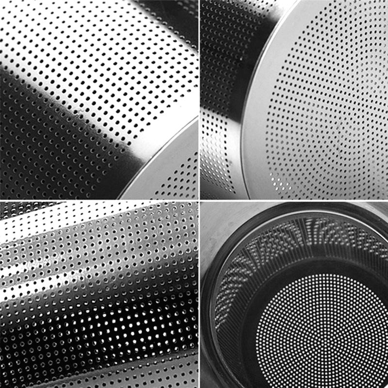 Quatre gros plans sur les mailles fines du filtre de l'infuseur en inox