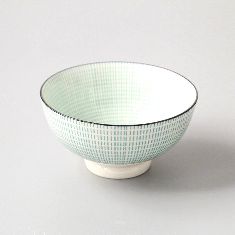 Bol matcha Seyama carreau vert clair, de face sur fond gris