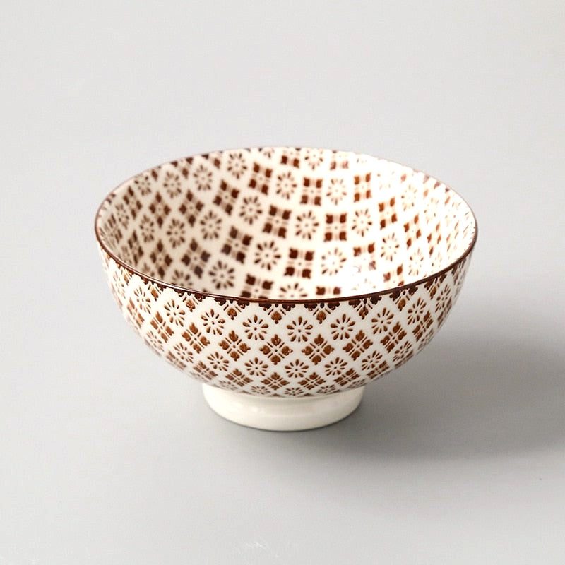 Bol matcha Seyama croix marron, de face sur fond gris