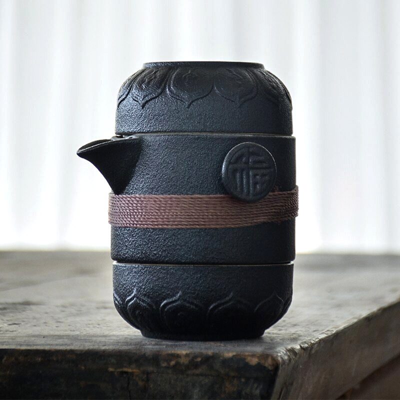 Théière japonaise portable Kataoka noire assemblée, bande brun rosé, vue de face
