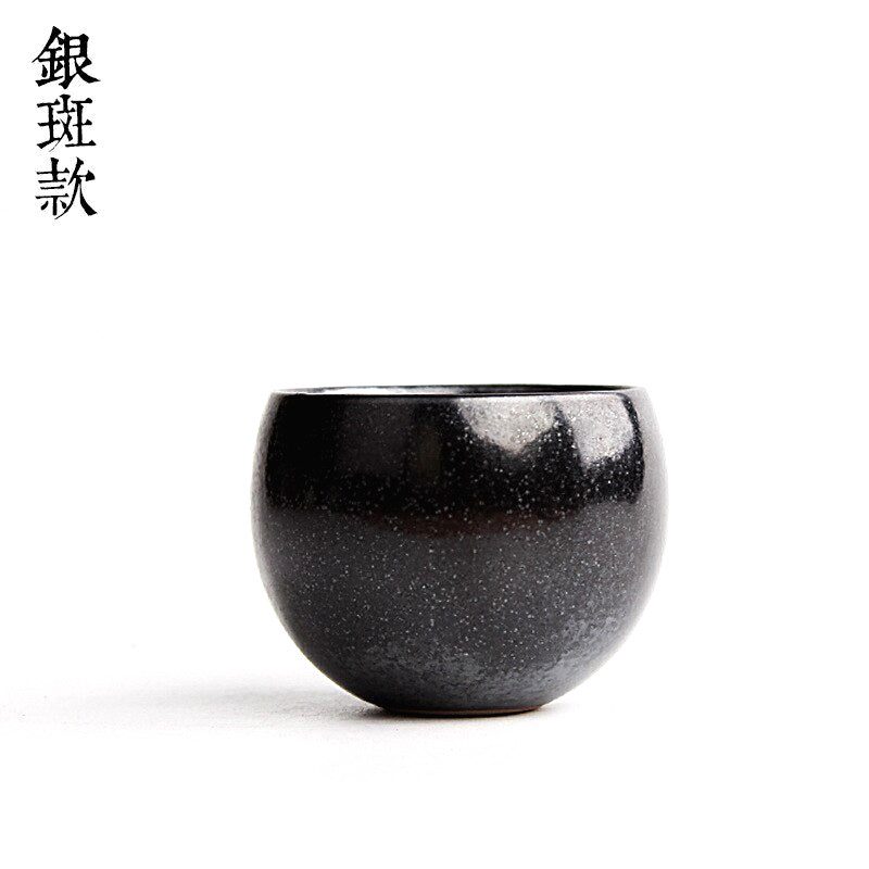 Tasse japonaise Uyeno noire à reflets, vue de face