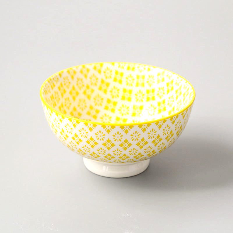 Bol matcha Seyama croix jaune, de face sur fond gris