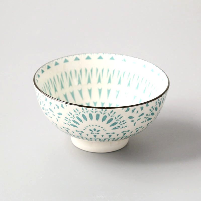 Bol matcha Seyama dentelle turquoise, de face sur fond gris