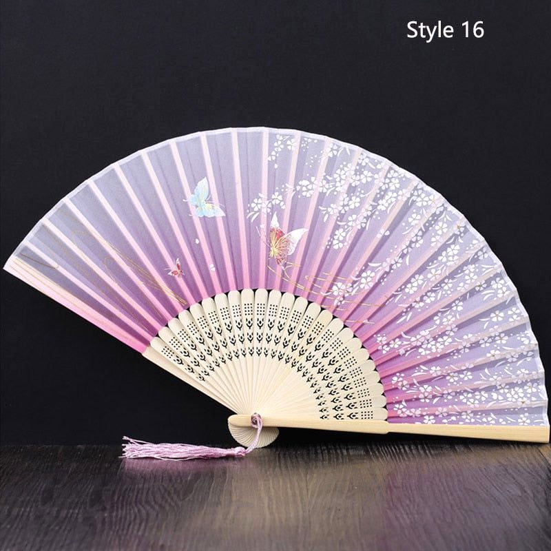 Éventail japonais en satin rose dégradé, fleurs blanches et papillons