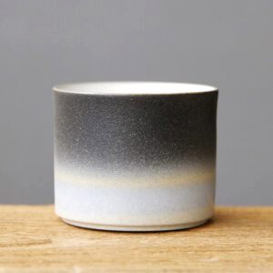 Tasse japonaise Haya en dégradé noir et blanc, de face