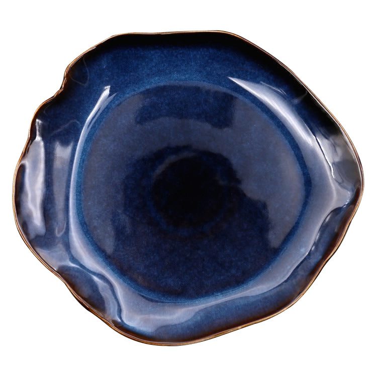 Assiette japonaise Hoshizora bleu profond à bord irrégulier, vue de dessus