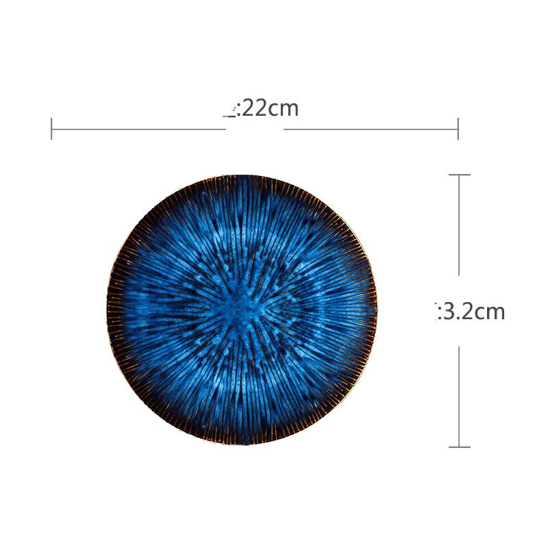 Assiette Nōkon bleu profond à bord brun, vue de face avec schéma des dimensions
