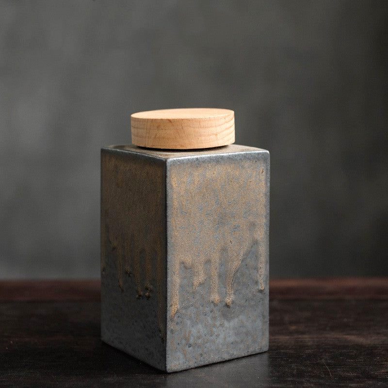 Pot à thé Kanazawa en céramique forme brique, haut et rectangulaire, de face
