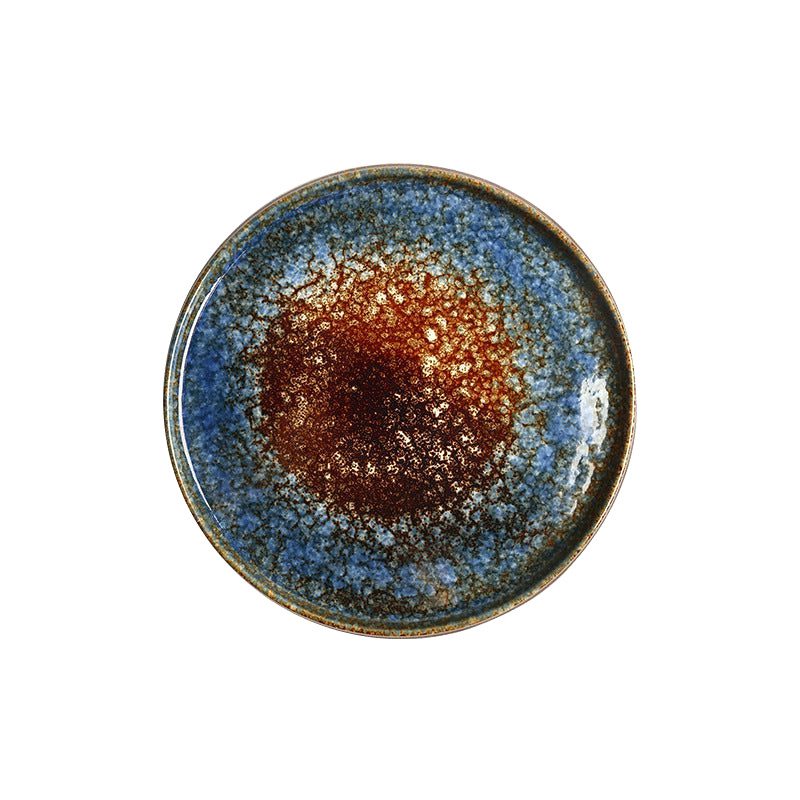 Assiette japonaise Hi to kōri ocre et bleu vue de dessus sur fond blanc