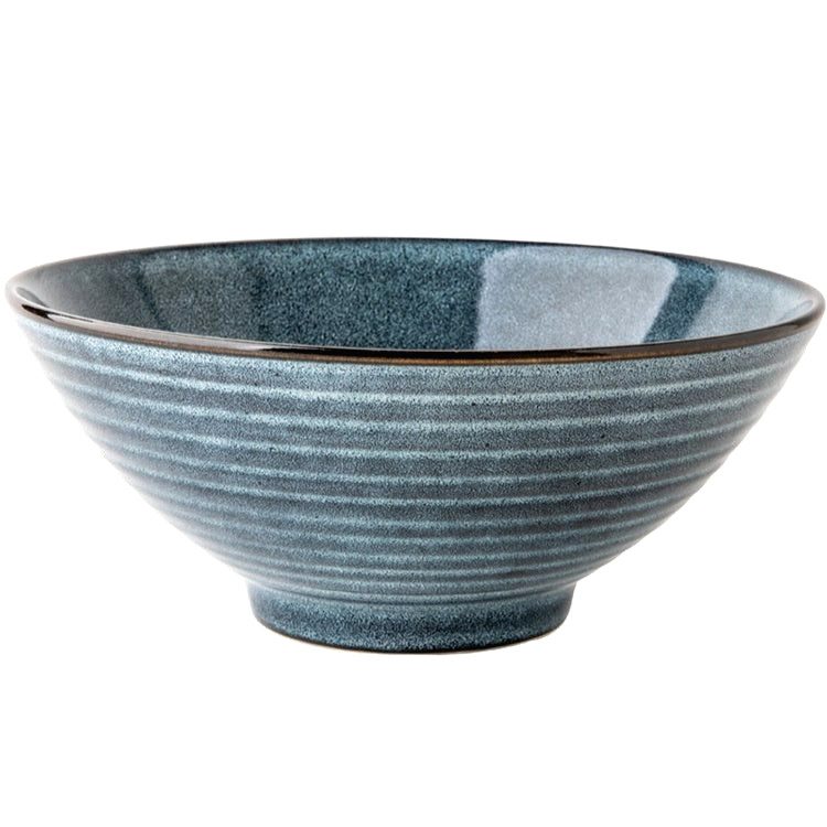 Bol à ramen Towada bleu de profil sur fond blanc, gros plan