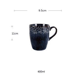 Tasse Miyasato bleue à décor de traits blancs, avec schéma des dimensions