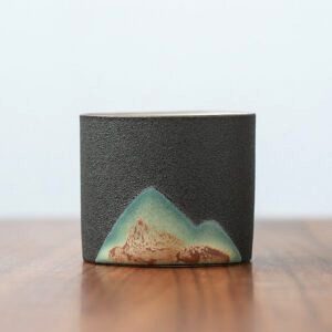 Tasse japonaise Montagne noire à motif de montagne vert, modèle droit