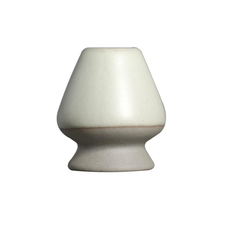 Support pour fouet matcha vert clair, de face sur fond blanc
