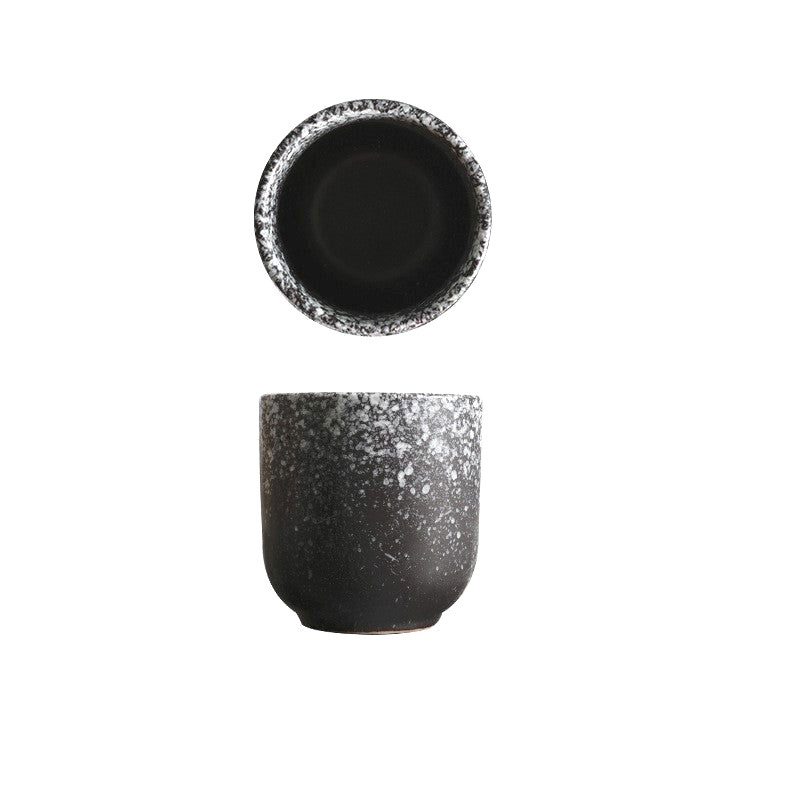 Tasse Ishikura noire à points blancs, vue de dessus et de profil