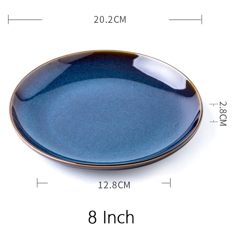 Assiette japonaise Tatsuzo bleue à bord brun, vue de biais avec schéma des dimensions