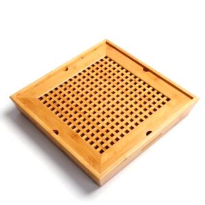 Plateau à thé en bambou à grille carrée, vu de trois quarts