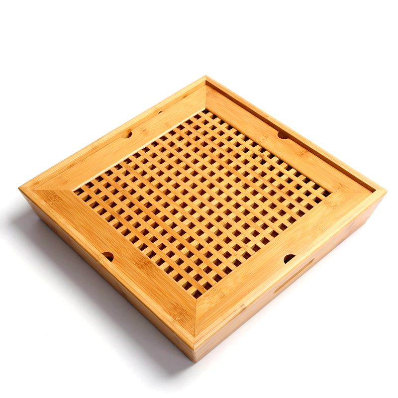 Plateau à thé en bambou à grille carrée, vu de trois quarts