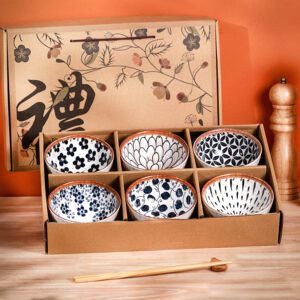 Coffret de six bols Tama à motifs bleus dans sa boîte en carton
