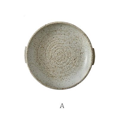 Assiette japonaise Watsuji blanc cassé à relief en spirale, vue de dessus, repère A