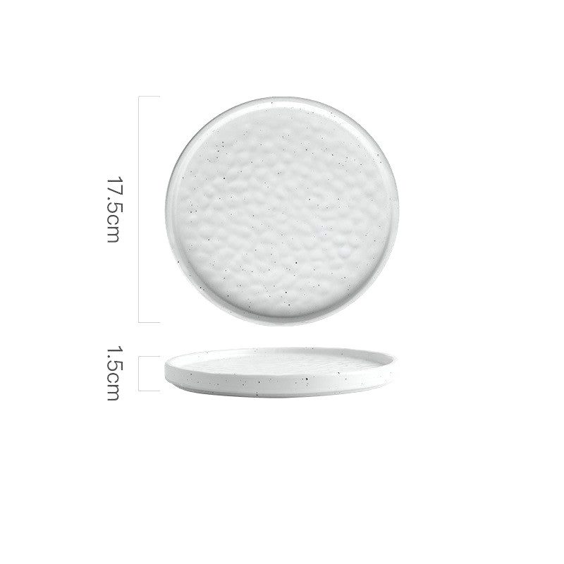 Petite assiette japonaise Tsuki blanche à relief martelé, vues de dessus et de profil avec schéma des dimensions