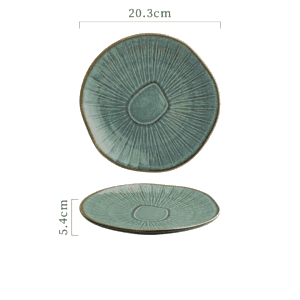 Assiette japonaise Nikkō verte à stries en relief, vues de dessus et de profil avec schéma des dimensions