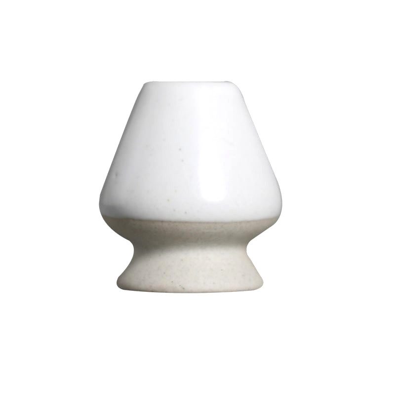 Support pour fouet matcha blanc, de face sur fond blanc