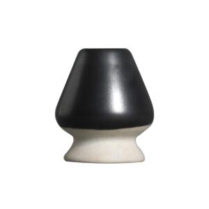 Support pour fouet matcha noir à pied clair, de face