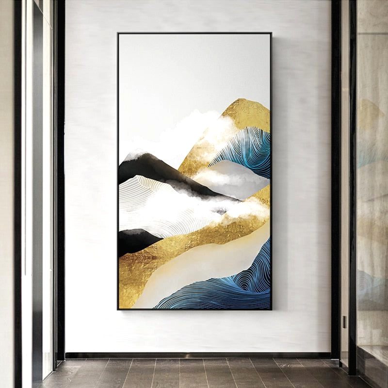 Affiche Montagne dorée en grand format dans un couloir blanc