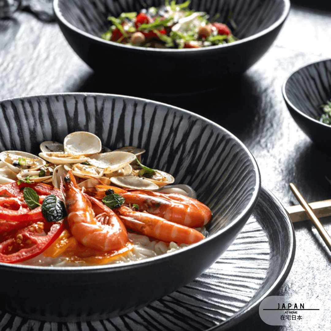 Bol japonais Tora garni de riz aux fruits de mer et de crevettes
