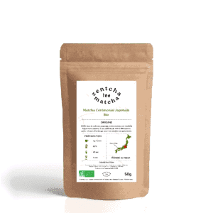 Sachet kraft de matcha en poudre vu de face sur fond blanc