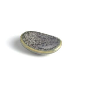 Porte-baguettes en forme de coussin, émail gris moucheté et bord vert
