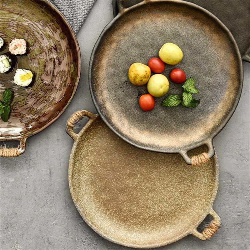 Assiettes créatives Hiroya grise et beige garnies de pommes de terre et tomates cerises
