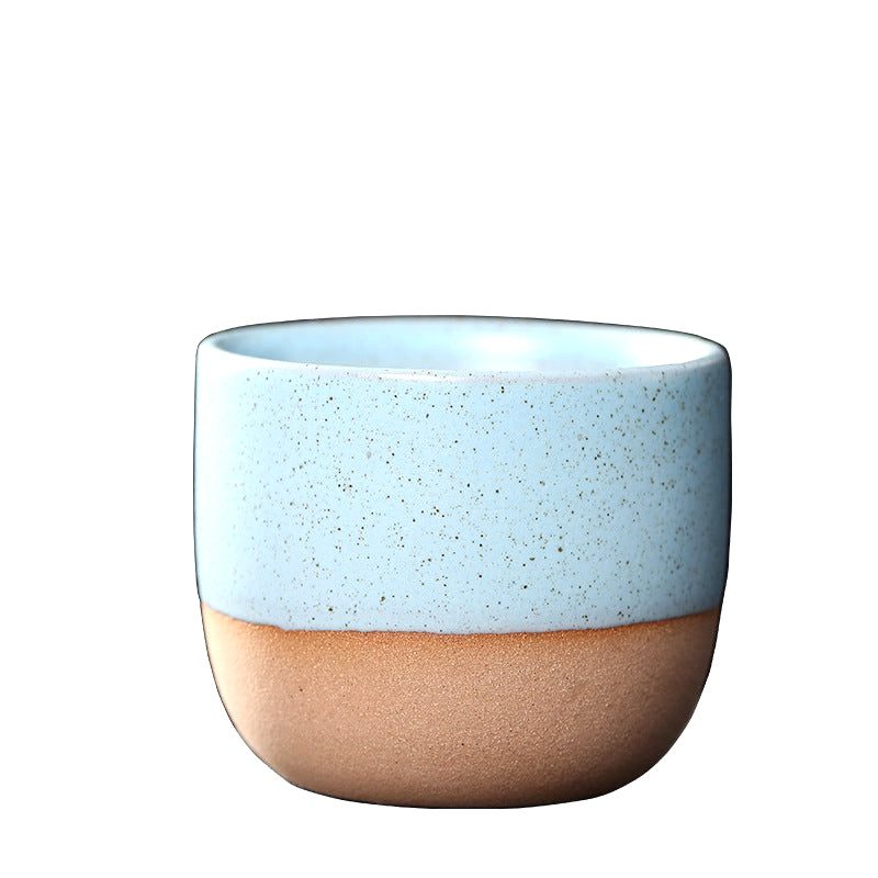 Tasse Niji bleue de face sur fond blanc