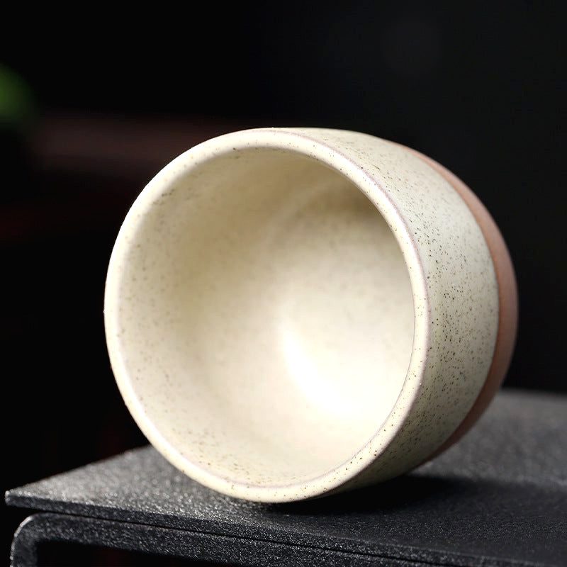 Tasse Niji couchée, vue de l'intérieur moucheté